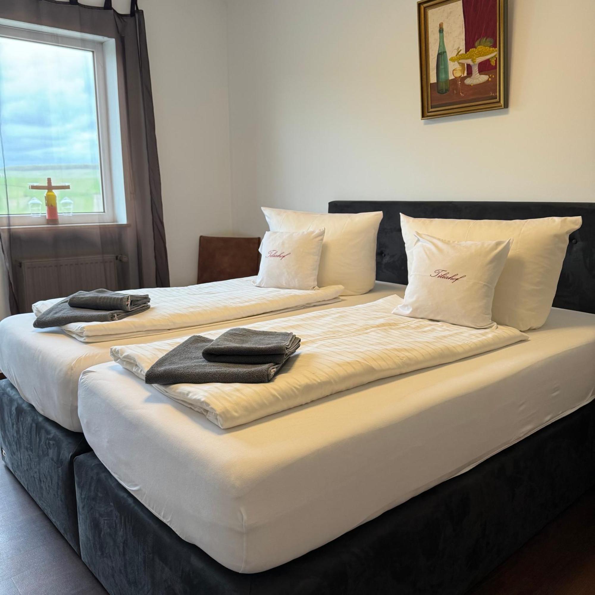 Weingut Tiliahof Bed & Breakfast Brauneberg Eksteriør bilde