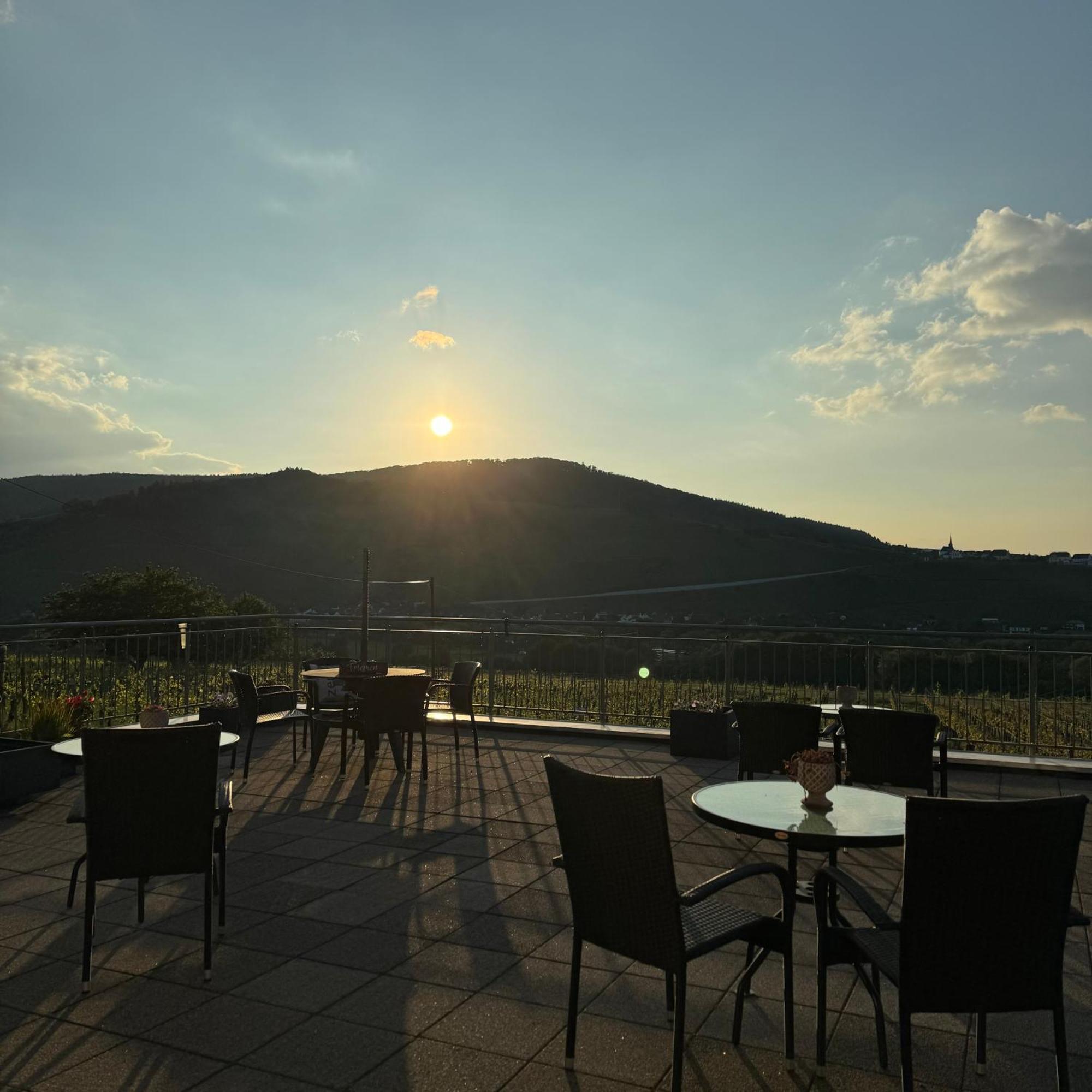 Weingut Tiliahof Bed & Breakfast Brauneberg Eksteriør bilde